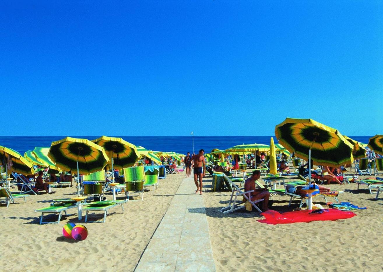 Aparthotel Carinzia Lignano Sabbiadoro Zewnętrze zdjęcie