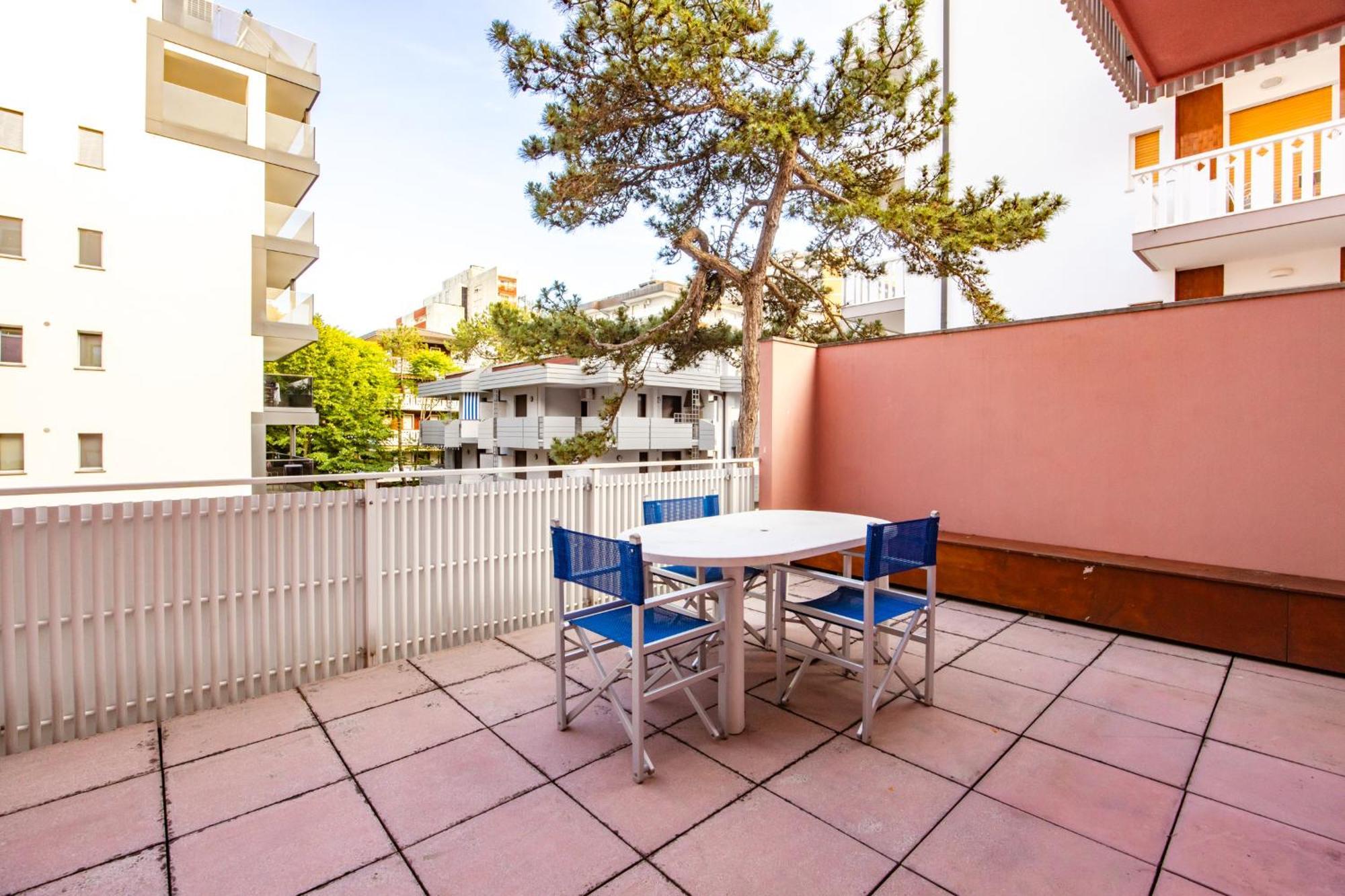 Aparthotel Carinzia Lignano Sabbiadoro Zewnętrze zdjęcie