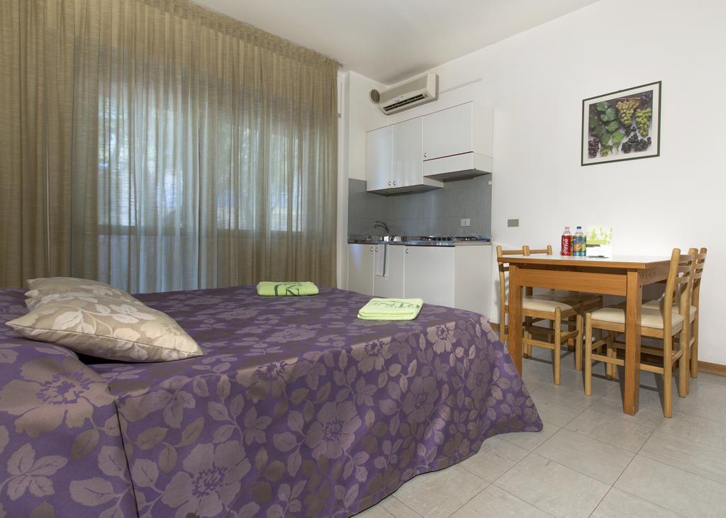 Aparthotel Carinzia Lignano Sabbiadoro Zewnętrze zdjęcie